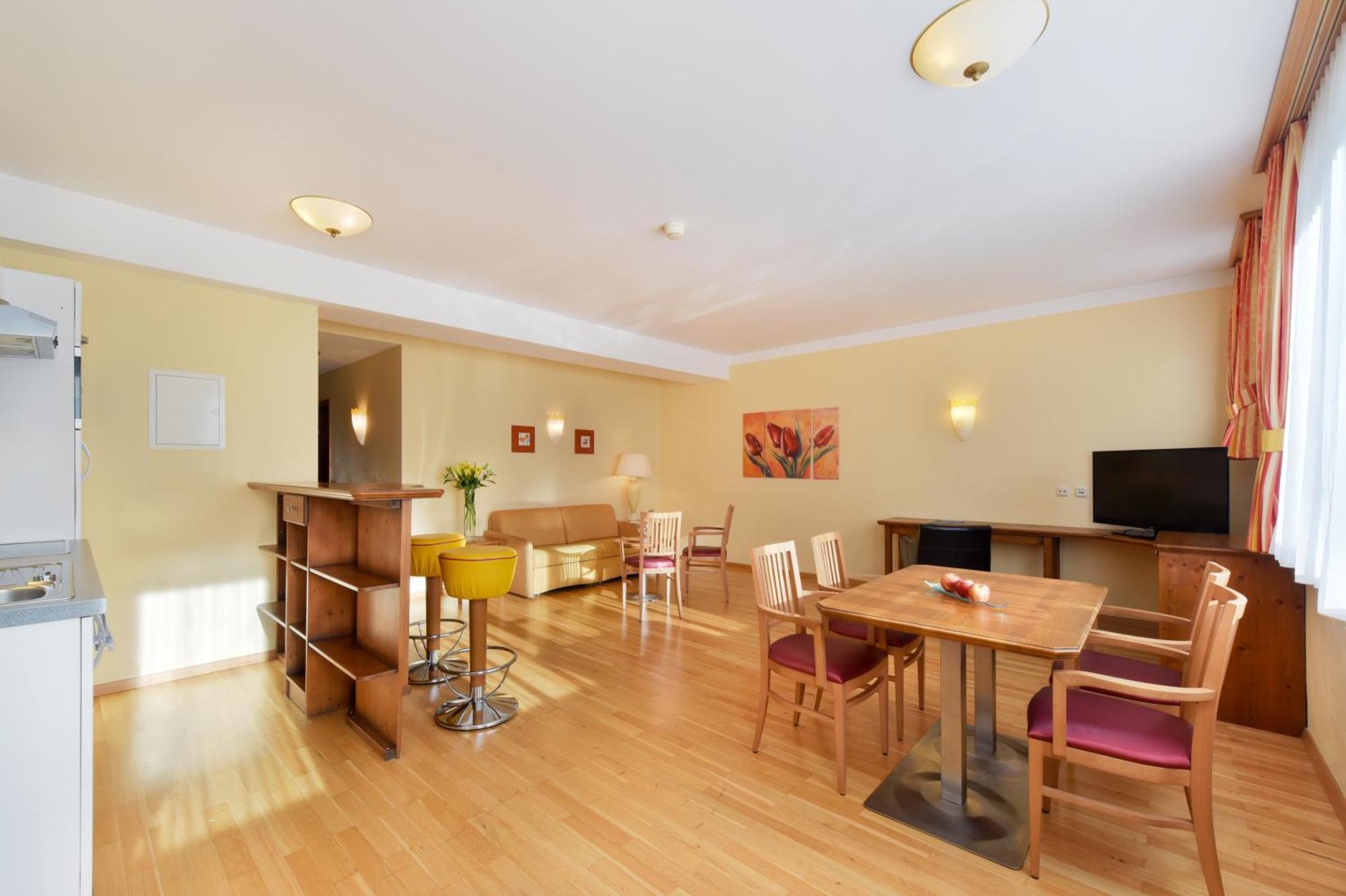 Appartements Cella Central เซลล์อัมเซ ภายนอก รูปภาพ